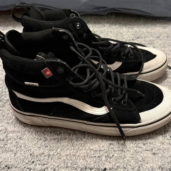 Vans MTE Black and White High-Top Sneakers (winterized) - Picture 2 of 5